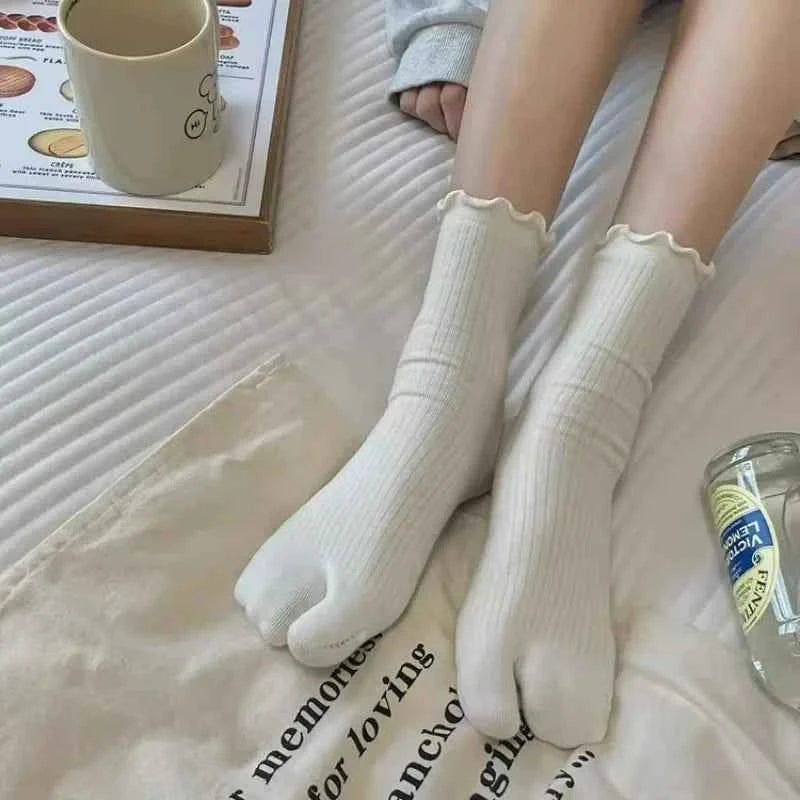 Japanese Ruffled Edge Cotton Split Toe Socks Solid Color Two-Toed Sock Unisex Harajuku Simple Tabi Socks High Elastic Hosiery