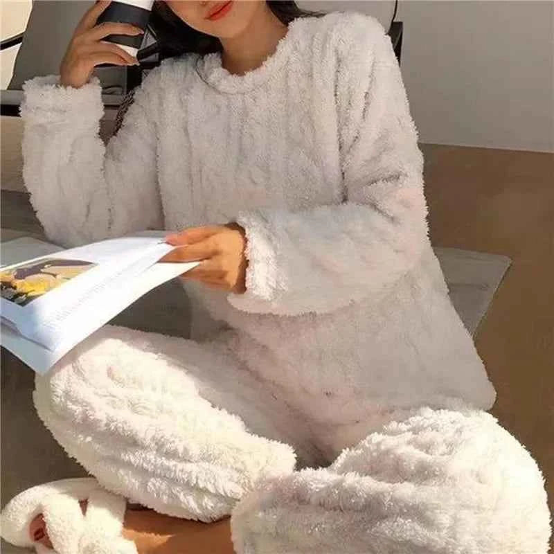 Soft Coral Velvet Jacquard Warm Pajama Set for Women Cozy Loungewear Outerwear for Winter Christmas Back to School Gift ﻿