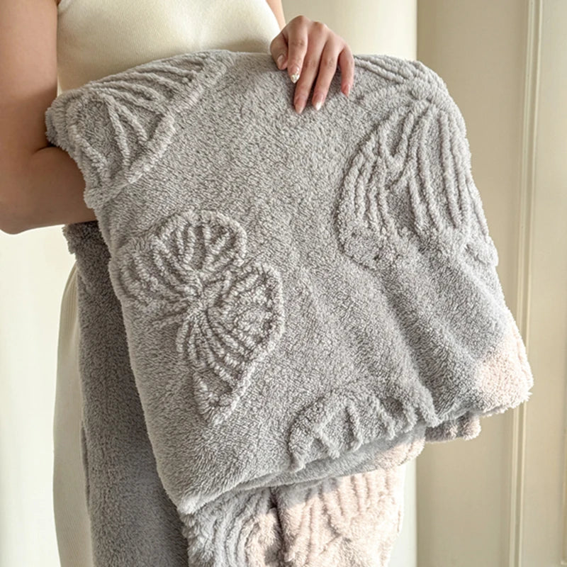 Coral Fleece Blanket with 3D Butterfly Pattern - Soft & Warm