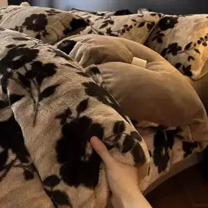 Four-piece Set Thickened Thermal Fleece Flange Coral Fleece Class A Leopard Print Rabbit Plush Quilt Cover Pillowcase Bed Sheet