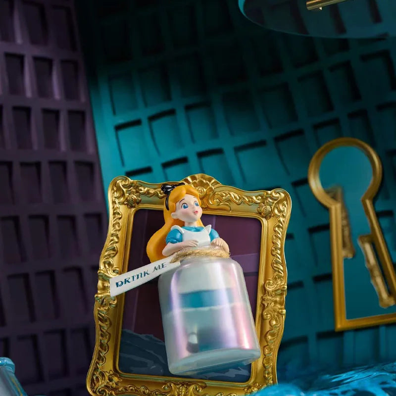 Original Disney Alice In Wonderland Blind Box Art Gallery Series Trendy Collectible Desktop Ornament Model Birthday Gift SS69 83.69 hidden / Original