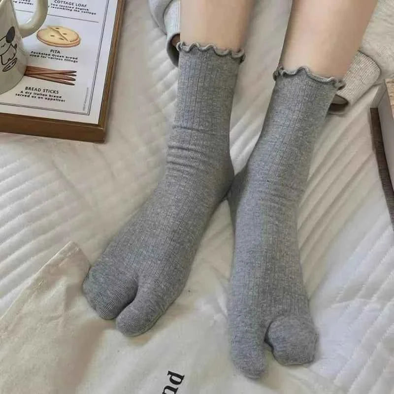 Japanese Ruffled Edge Cotton Split Toe Socks Solid Color Two-Toed Sock Unisex Harajuku Simple Tabi Socks High Elastic Hosiery