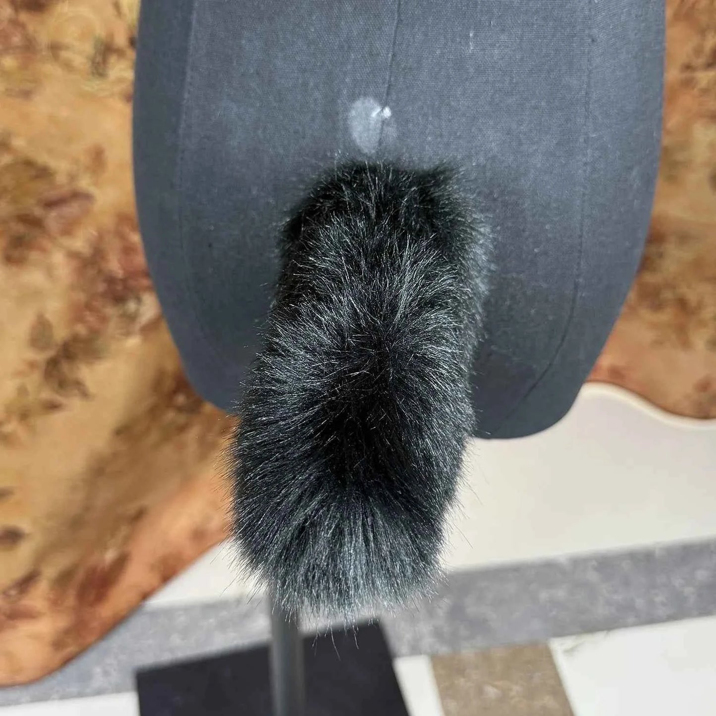 A Movable Rabbit Tail That Combines Voice Control, Swinging, and Patting Functions in One. Props for Role-playing and Performanc