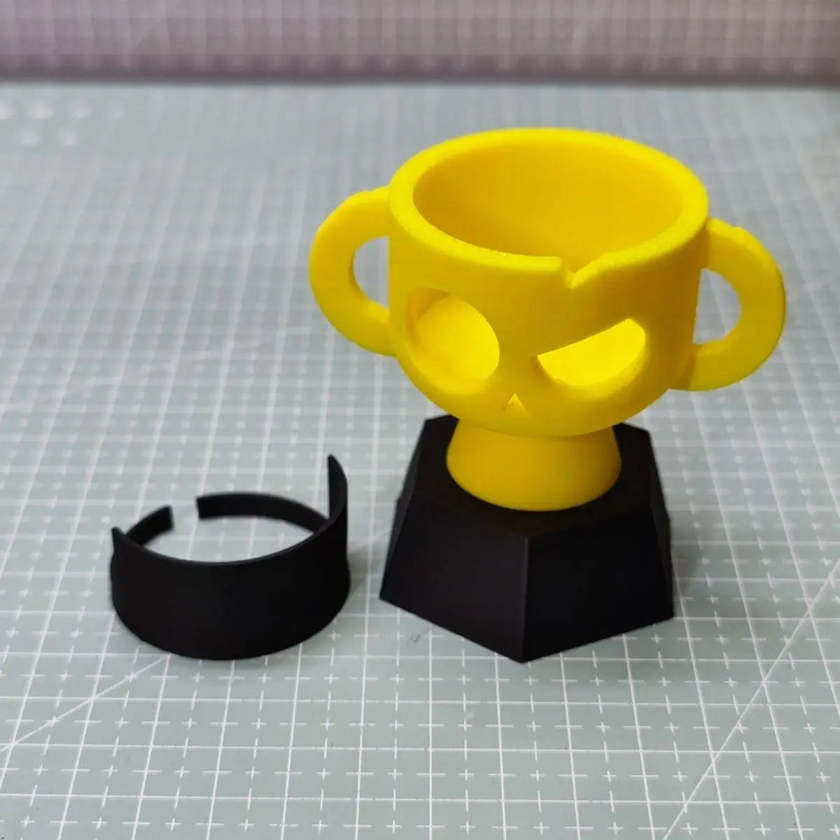 In Stock Supercell Game Peripheral Champion Trophy Game Launcher Pen Holder Small Model Desktop Ornament  Peripherals Bs Gift SS69