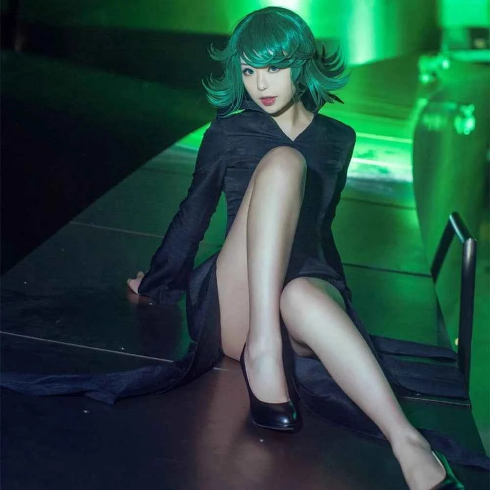 Woman in a ManManGuGu Tatsumaki cosplay costume featuring a long-sleeved black dress and green wig.