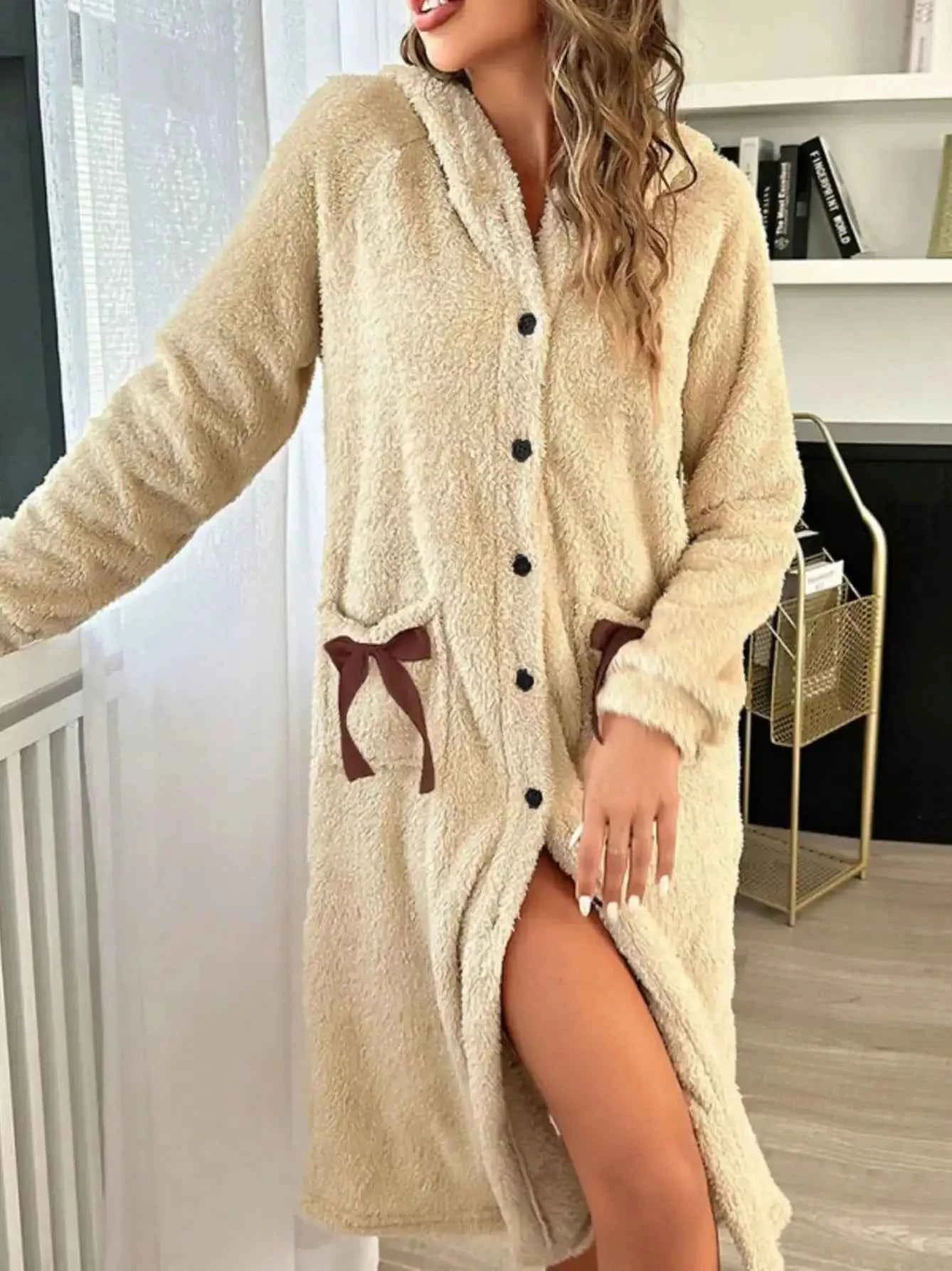 For women in autumn and winter, bathrobes, bathrobes, warm coral fleece, loose and comfortable home wear can be worn outside
