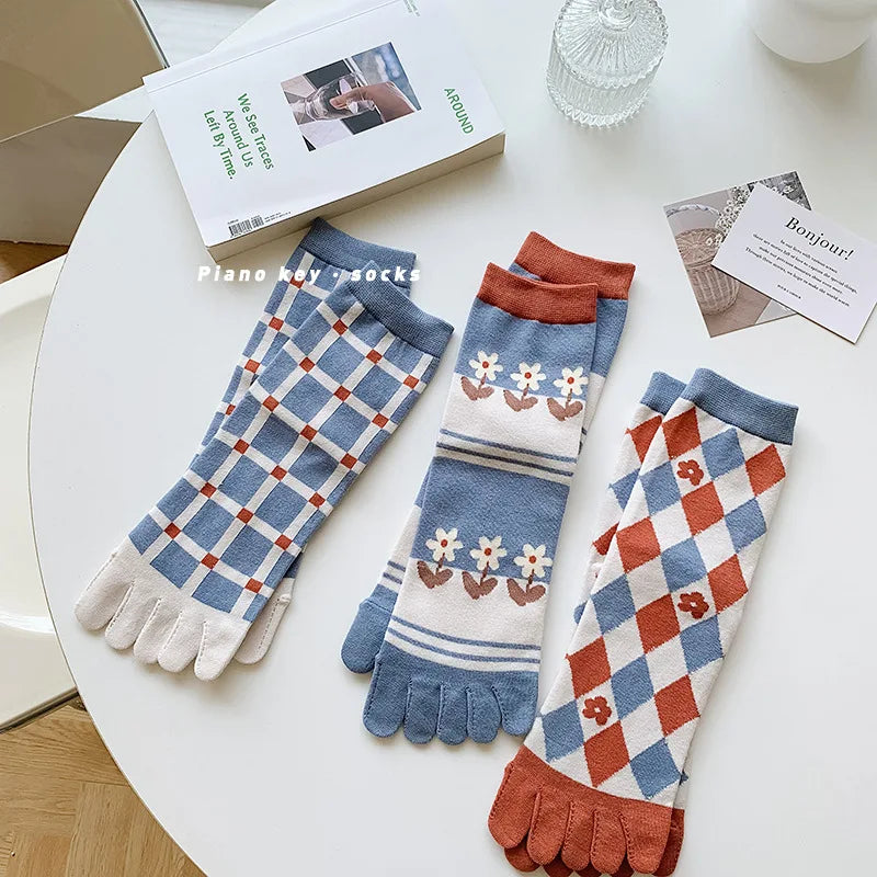 Womens Autumn And Winter Pure Cotton Five Finger Socks Printed Split Toe Socks Vintage Comfortable Socks