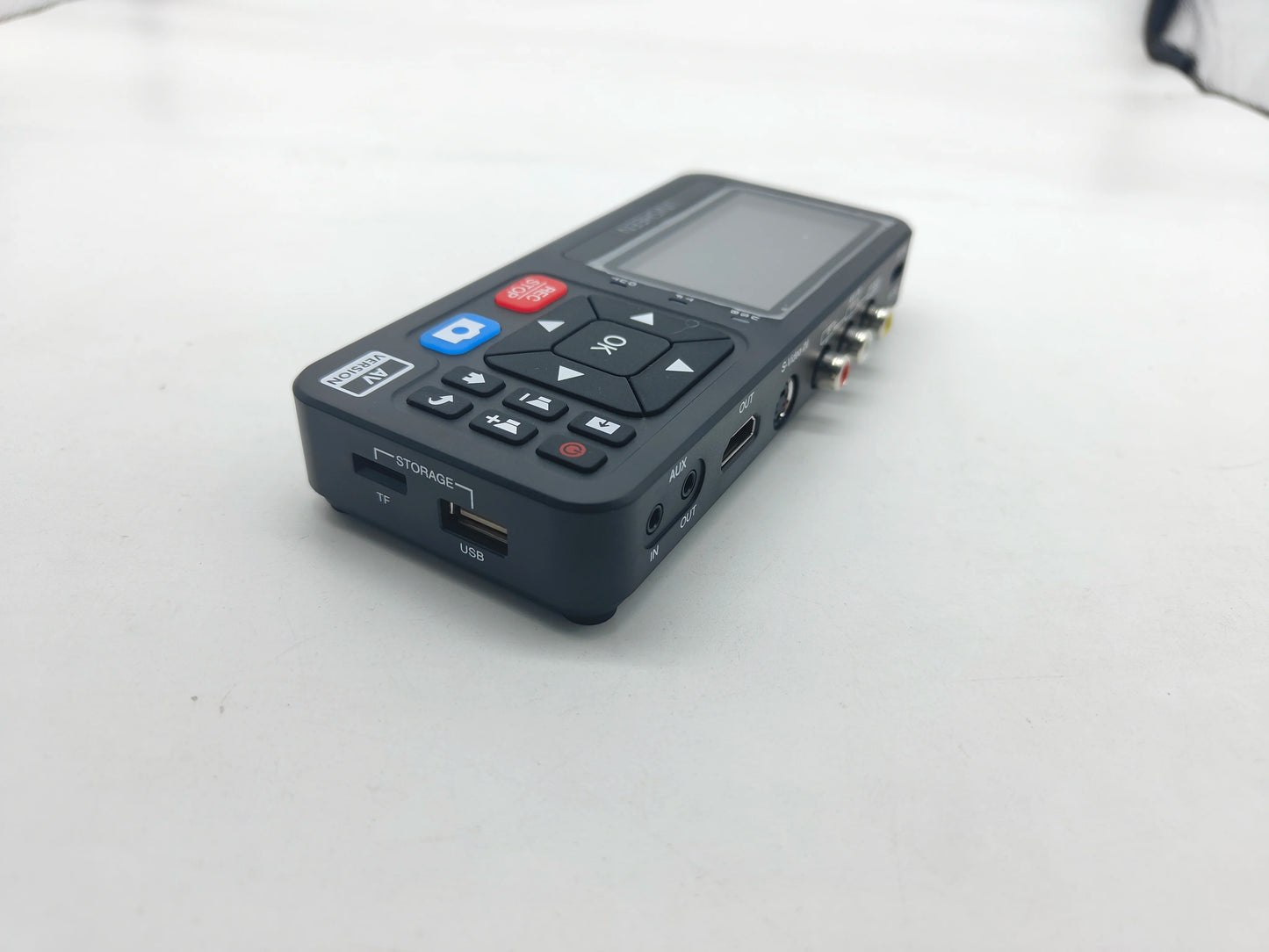 Unisheen UR230A VHS to Digital Video Converter with 3-Inch Screen and Remote