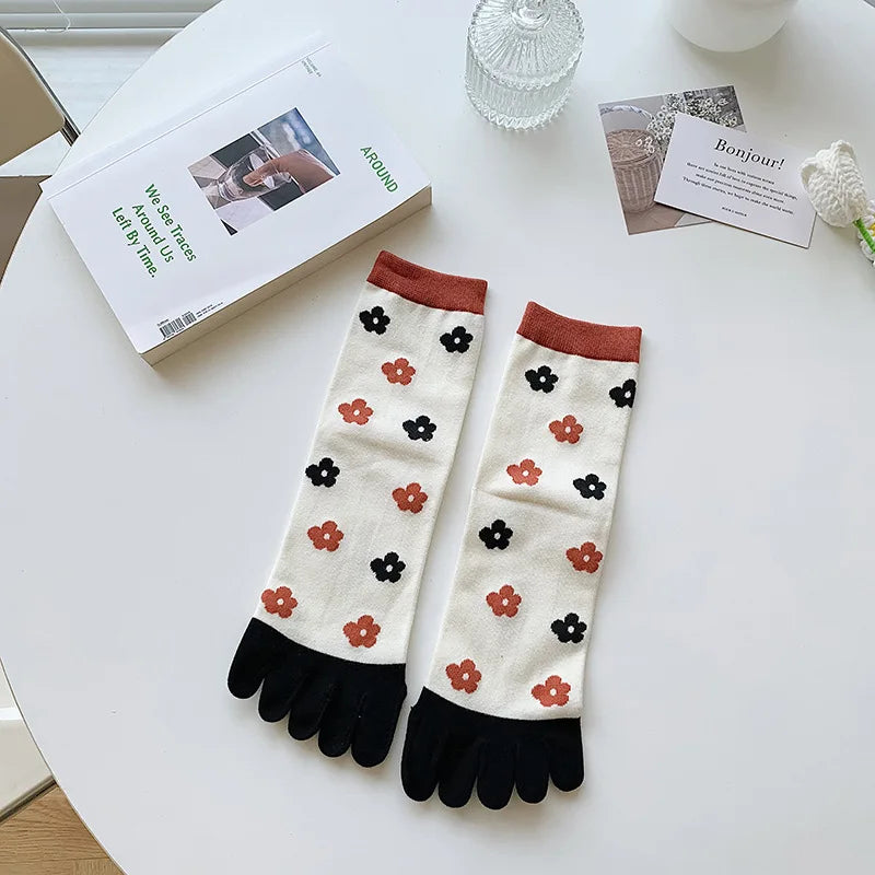 Womens Autumn And Winter Pure Cotton Five Finger Socks Printed Split Toe Socks Vintage Comfortable Socks