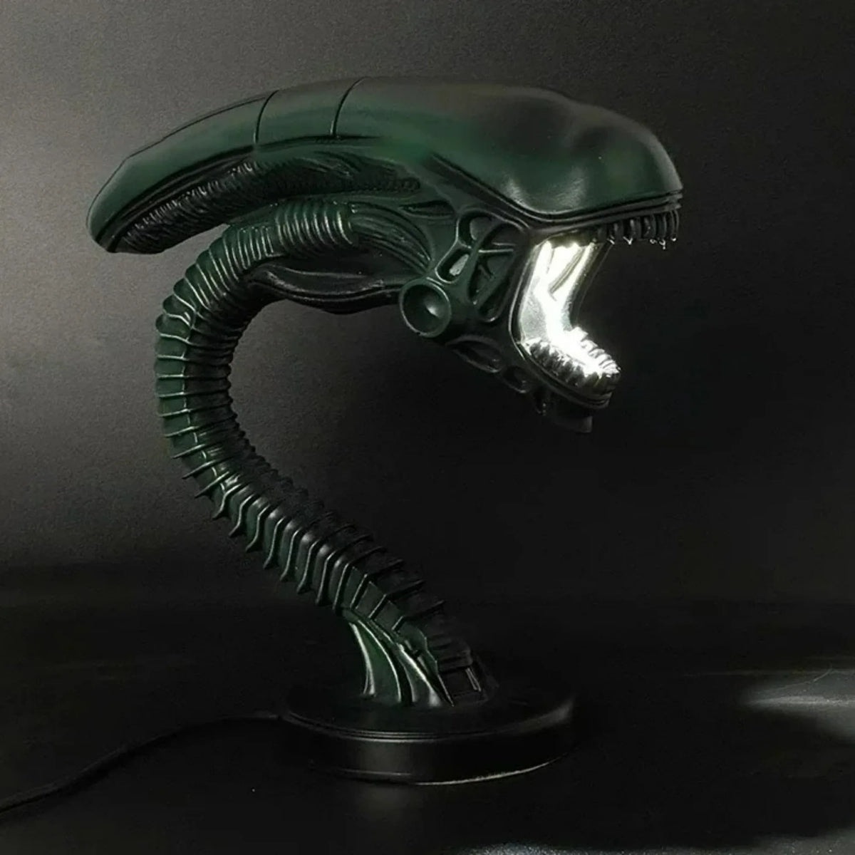 ZHUANGHUANC Alien Resin LED Lamp | Extraterrestrial Desk Decor