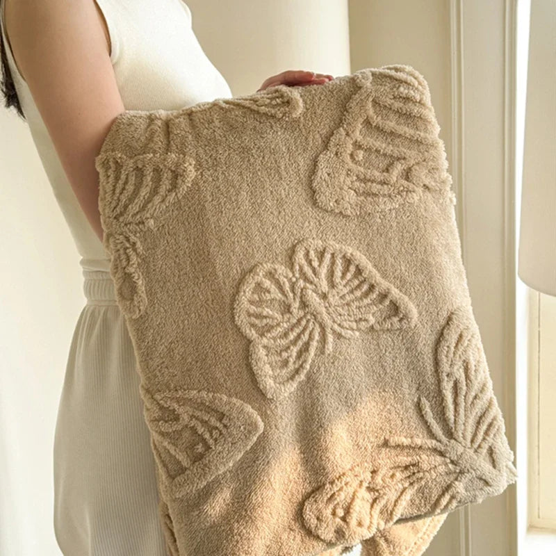 Coral Fleece Blanket with 3D Butterfly Pattern - Soft & Warm
