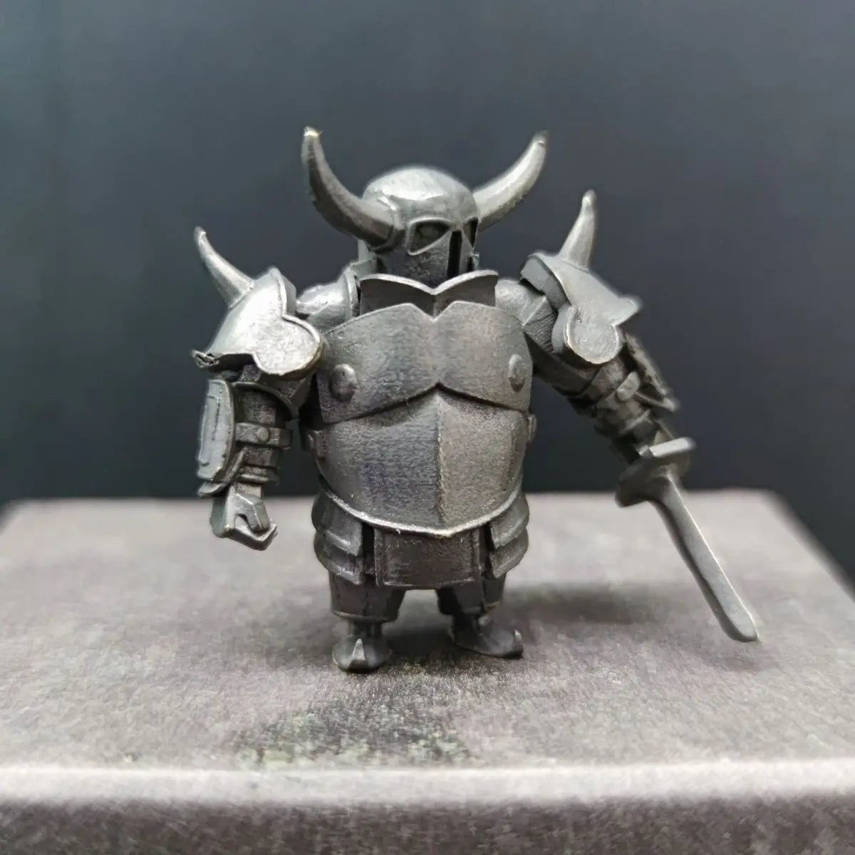 Brass Make Old Hog Rider Action Figures Miniature Ornament Accessories Super Knight Mini Desktop Car Interior Model Figurine SS69