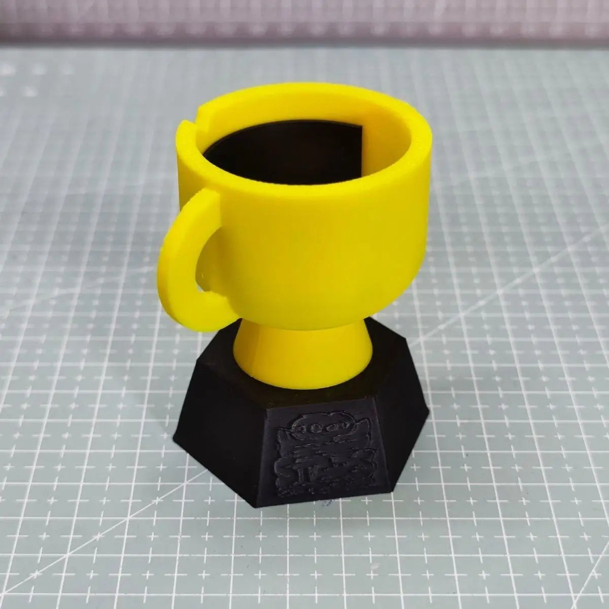 In Stock Supercell Game Peripheral Champion Trophy Game Launcher Pen Holder Small Model Desktop Ornament  Peripherals Bs Gift SS69