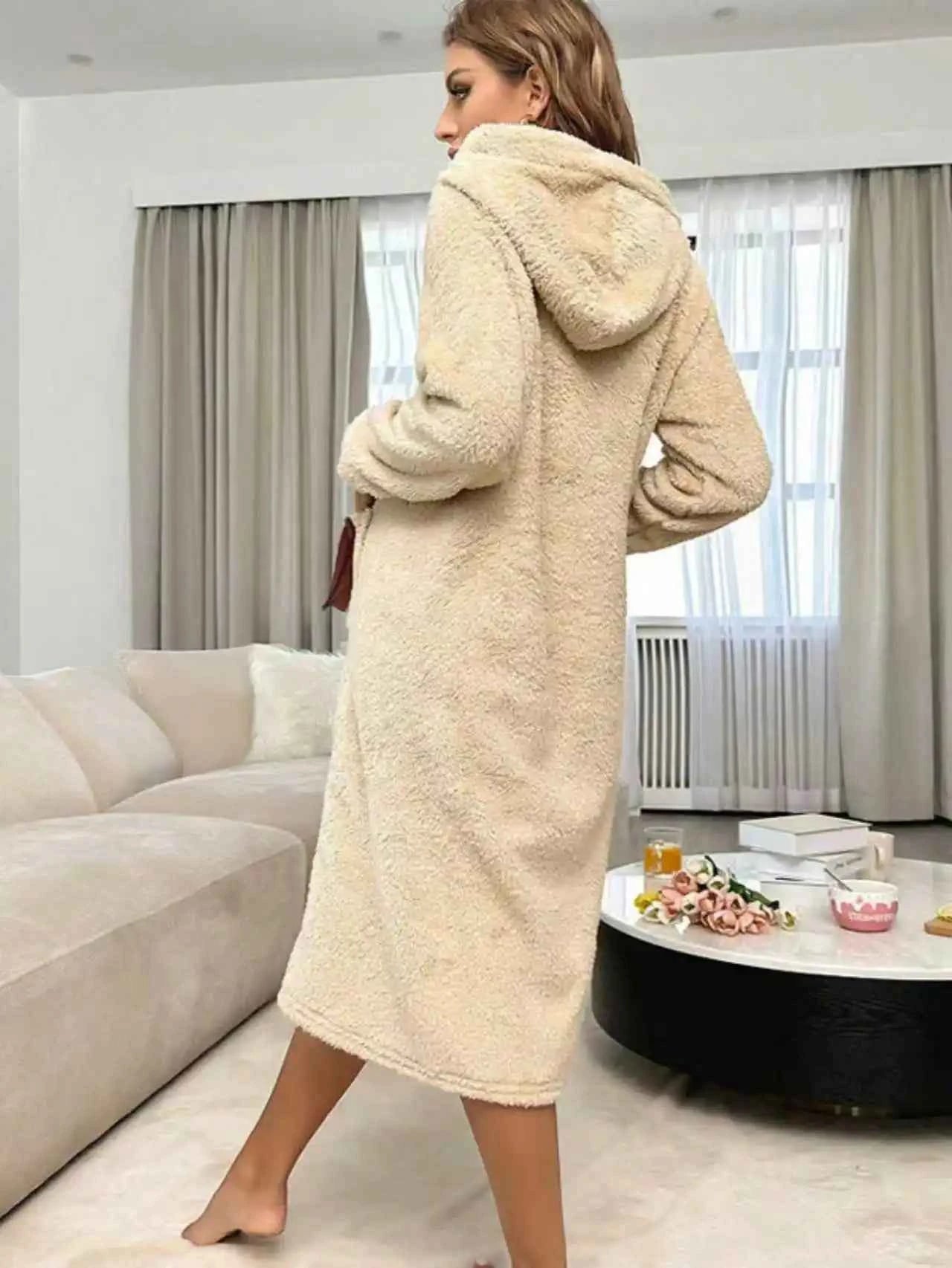 For women in autumn and winter, bathrobes, bathrobes, warm coral fleece, loose and comfortable home wear can be worn outside