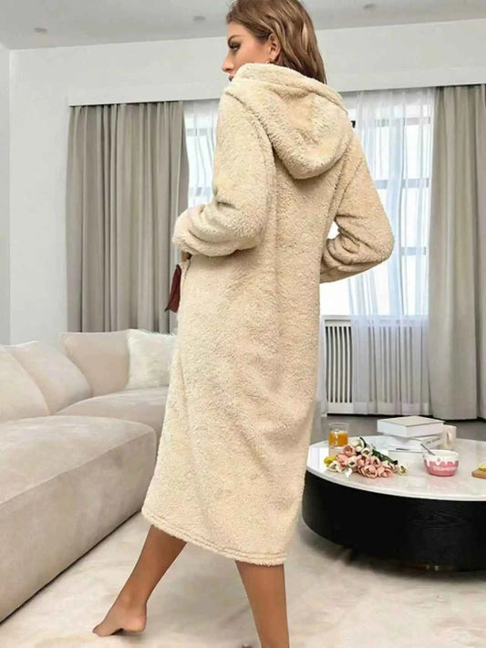 For women in autumn and winter, bathrobes, bathrobes, warm coral fleece, loose and comfortable home wear can be worn outside