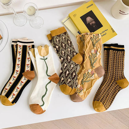 Fashion Harajuku Retro Floral Vintage Socks Woman Novelty Ethnic Elegant Cotton Casual Breathable Ladies Girls Dress Sox Autumn SS69