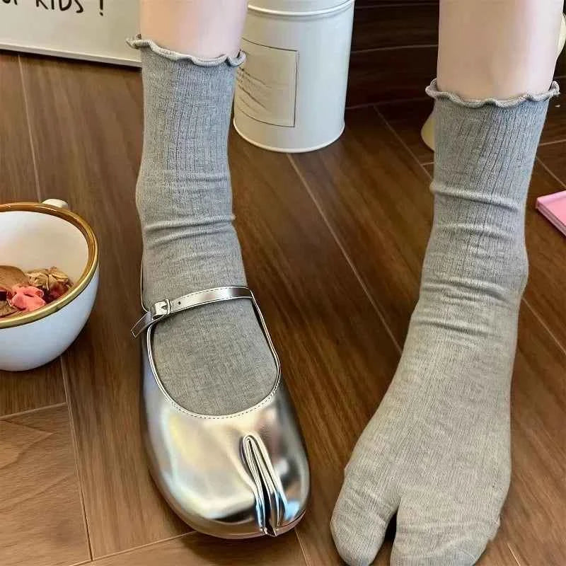 Japanese Ruffled Edge Cotton Split Toe Socks Solid Color Two-Toed Sock Unisex Harajuku Simple Tabi Socks High Elastic Hosiery