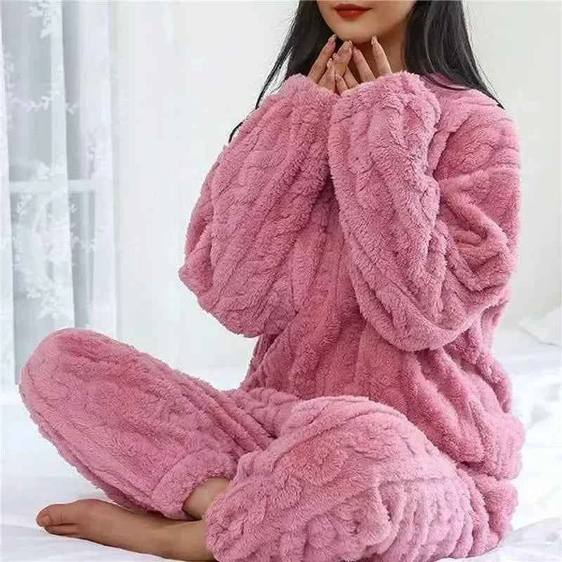 Soft Coral Velvet Jacquard Warm Pajama Set for Women Cozy Loungewear Outerwear for Winter Christmas Back to School Gift ﻿