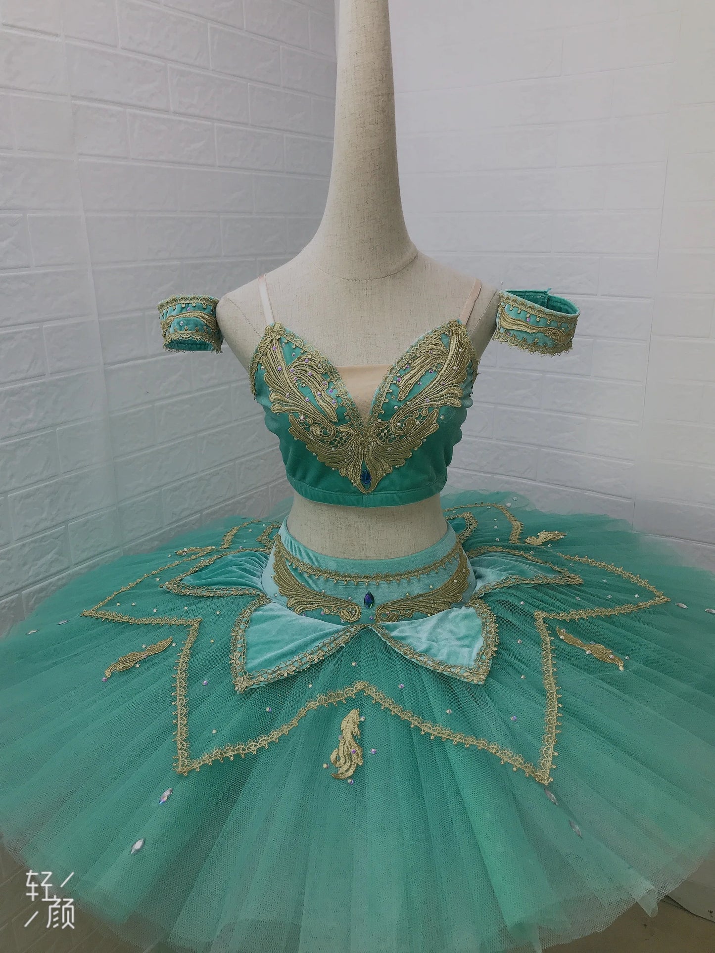 SS69 Women's Professional Classical Pancake Ballet Tutu with 9-Layer Tulle
