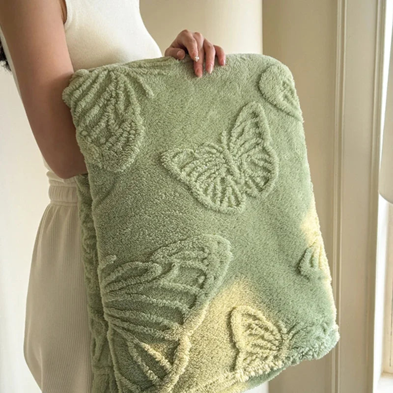 Coral Fleece Blanket with 3D Butterfly Pattern - Soft & Warm