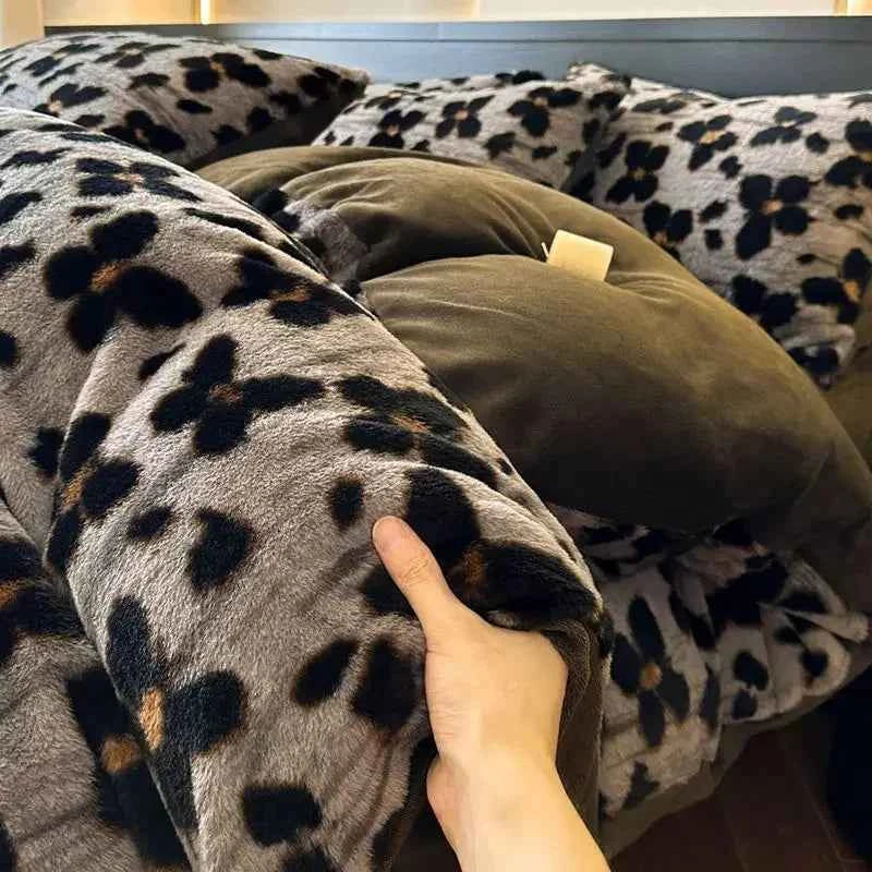 Four-piece Set Thickened Thermal Fleece Flange Coral Fleece Class A Leopard Print Rabbit Plush Quilt Cover Pillowcase Bed Sheet