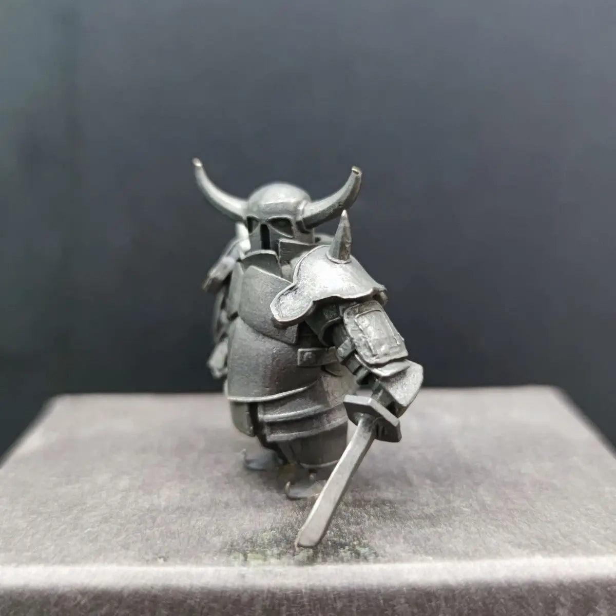 Brass Make Old Hog Rider Action Figures Miniature Ornament Accessories Super Knight Mini Desktop Car Interior Model Figurine SS69