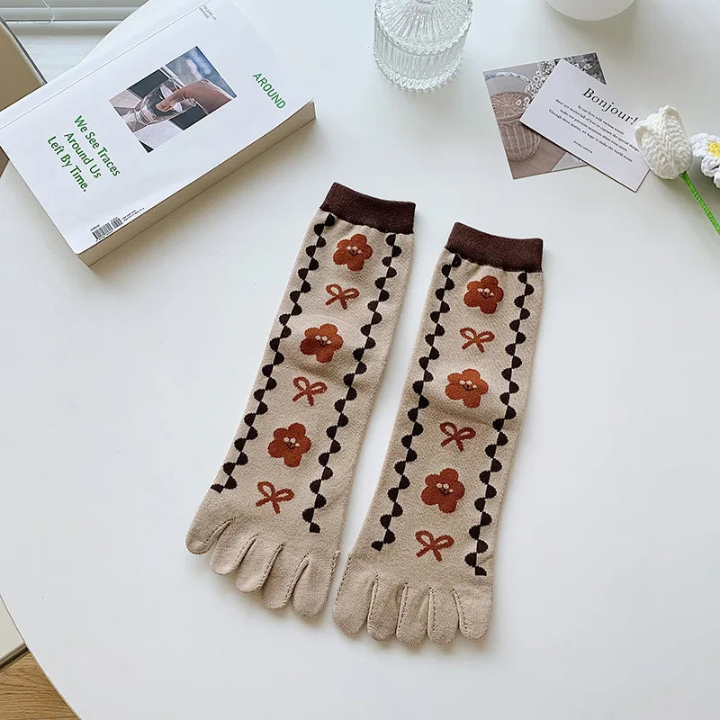 Womens Autumn And Winter Pure Cotton Five Finger Socks Printed Split Toe Socks Vintage Comfortable Socks