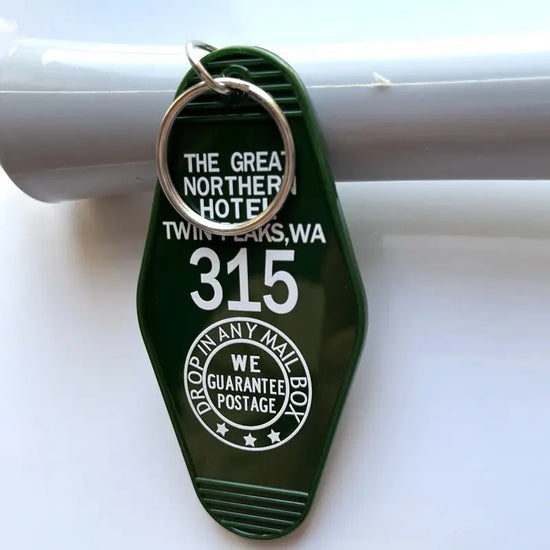 THE GREAT NORTHERN HOTEL TWIN PEAKS 315 KeyChain Keyring Tag Key Chains TV Show The Office Fans Funny Accessory SS69