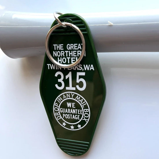 THE GREAT NORTHERN HOTEL TWIN PEAKS 315 KeyChain Keyring Tag Key Chains TV Show The Office Fans Funny Accessory SS69