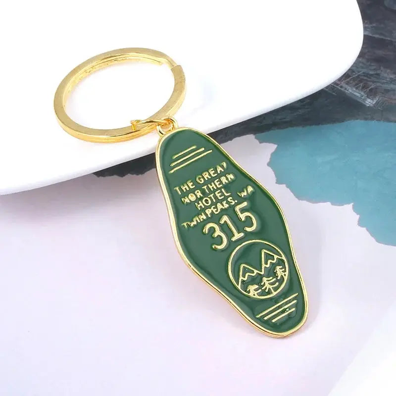 Tv Show Twin Peaks Key Chain Metal Green Enamel The Great Northern Hotel Room # 315 Keychains Women Men Gift Jewelry SS69