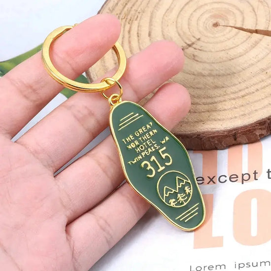 Tv Show Twin Peaks Key Chain Metal Green Enamel The Great Northern Hotel Room # 315 Keychains Women Men Gift Jewelry SS69