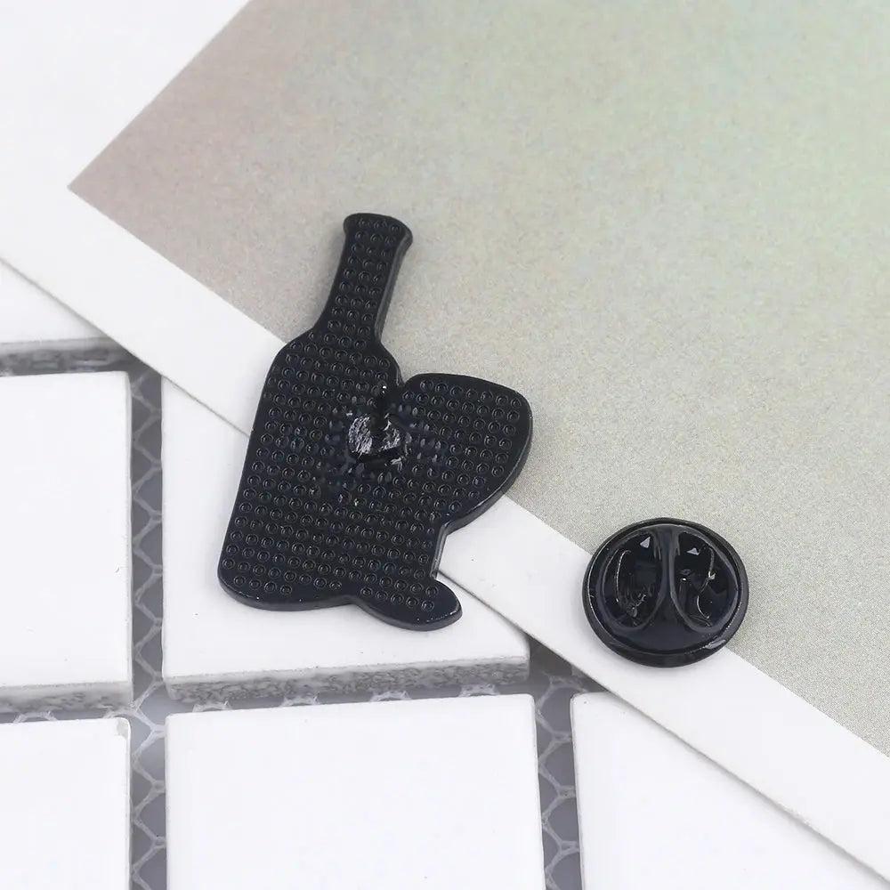 Twin Peaks Heart Shape Brooches Dale Cooper Fire Walk With Me Red Wine Bottle Cup Lapel Enamel Pins Women Men Bag Shirt Gift SS69