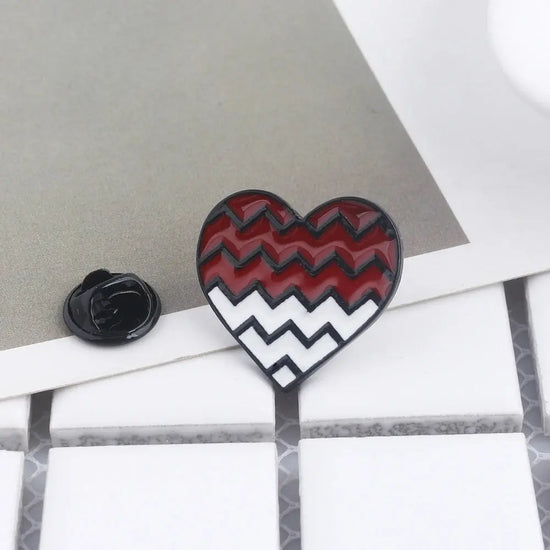Twin Peaks Heart Shape Brooches Dale Cooper Fire Walk With Me Red Wine Bottle Cup Lapel Enamel Pins Women Men Bag Shirt Gift SS69