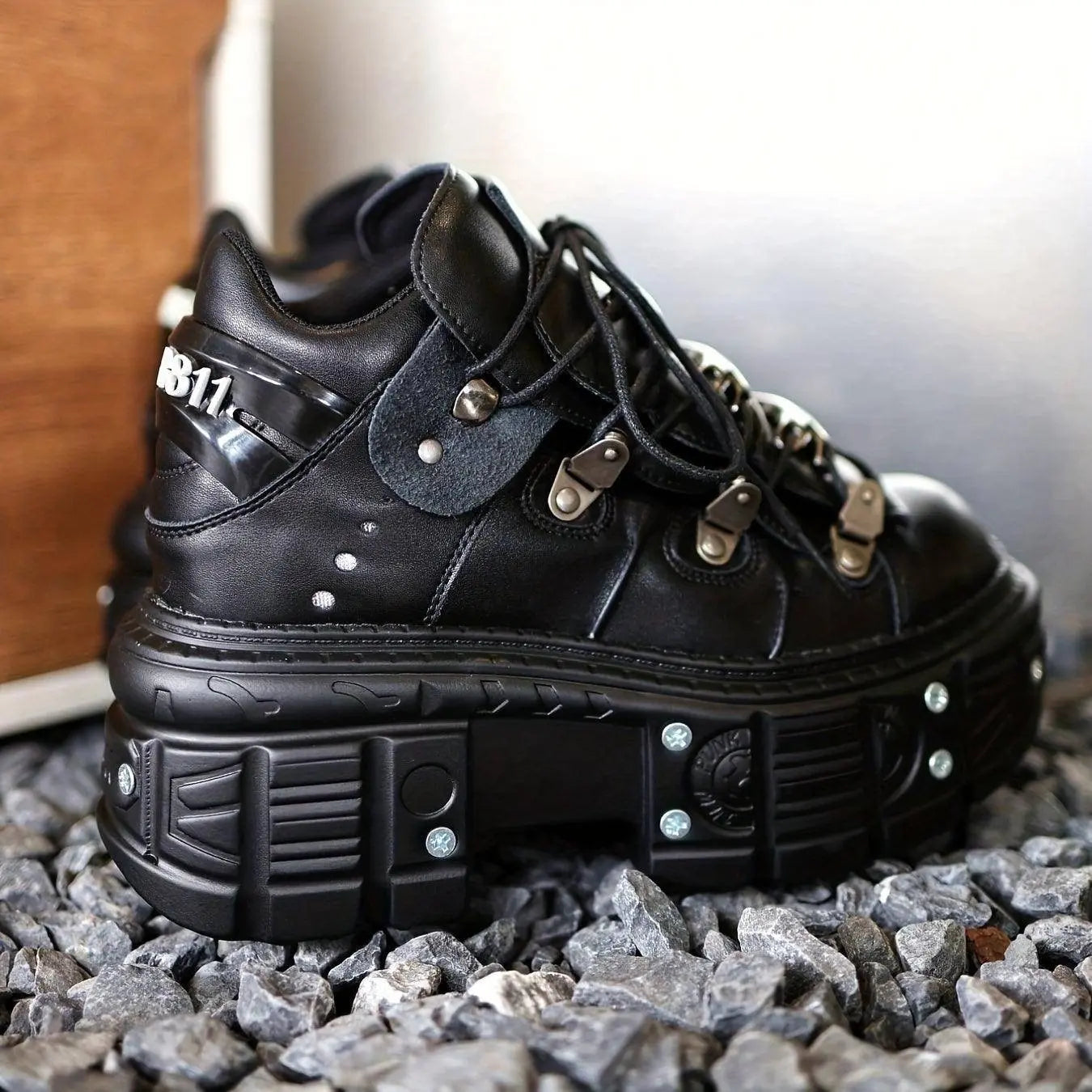Women's Punk Combat Sneakers, Platform Metallic Decor Rock Casual Shoes, Black Gothic Y2K Boots, High Platform Thick Sole Flat Sneakers, Cross Tied Rivets Flats SS69