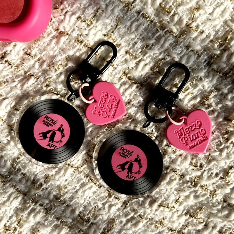 KPOP ROSE Solo APT Album-Inspired Acrylic CD Keychain, Round Vinyl Record Bag Pendant, Alphabet Design, Carabiner Clip, Decorative Ladies Key Ring, Celebrity Theme Accessory, Ideal for ROSIE Fans Collection & Valentine'S Day SS69