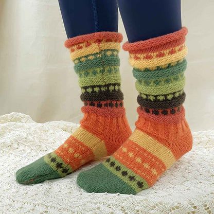 A Pair of Ins-Style Winter Women's Colorful Striped Crew Socks, Cross-Border Women's Mid-Calf Warm Color-Block Floor Socks, Cozy Footwear, Trendy Socks, Insstyle Fashion, Hand Wash Care, Durable Stitching, Women's Socks, Crew