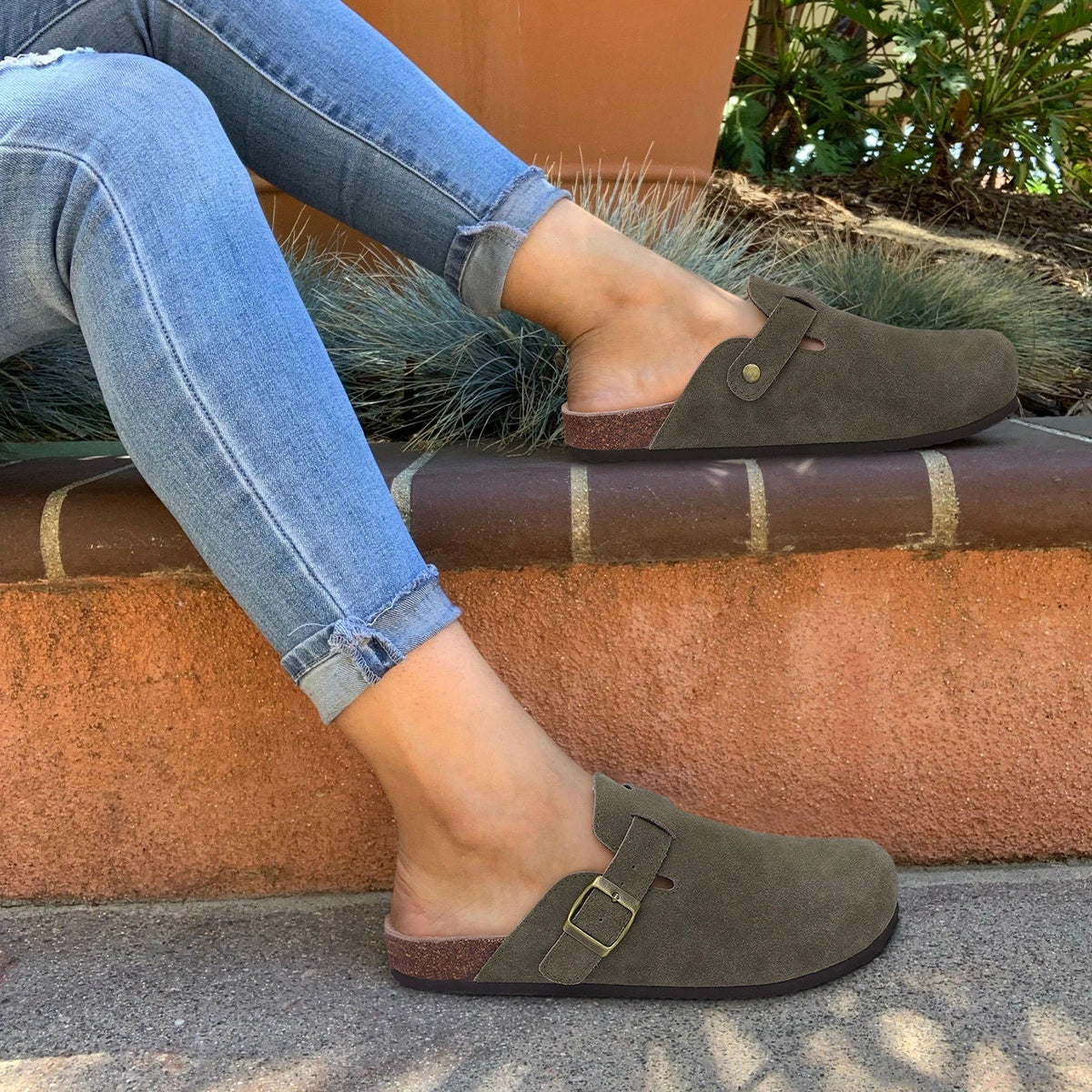 Comwarm Fashion Women's Suede Mules Slippers Men Clogs Cork Insole Sandals With Arch Support Outdoor Beach Slides Home Shoes - SS69