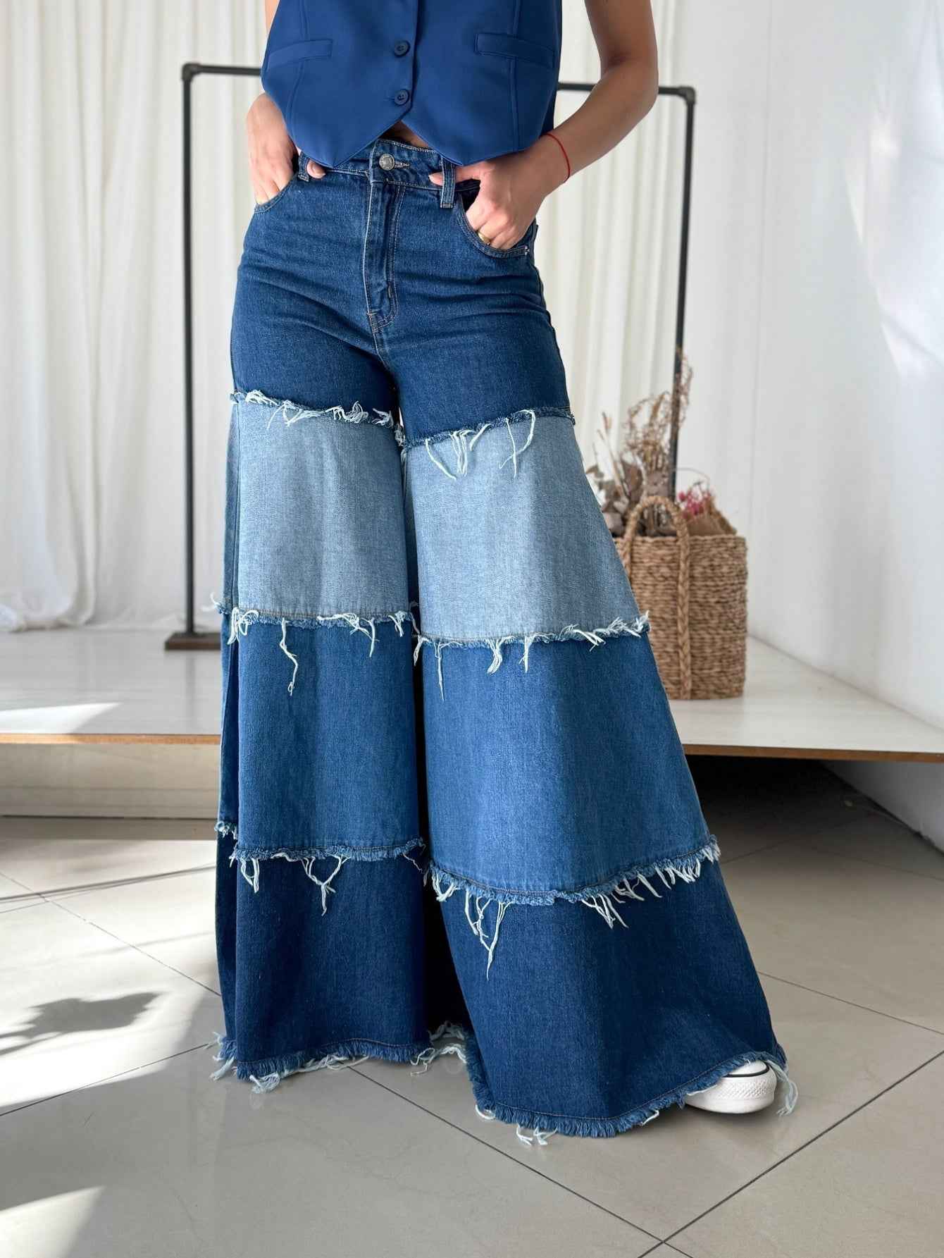 ' Wide-Leg Jeans Made of Light-Colored Distressed Denim with Patchwork Design.