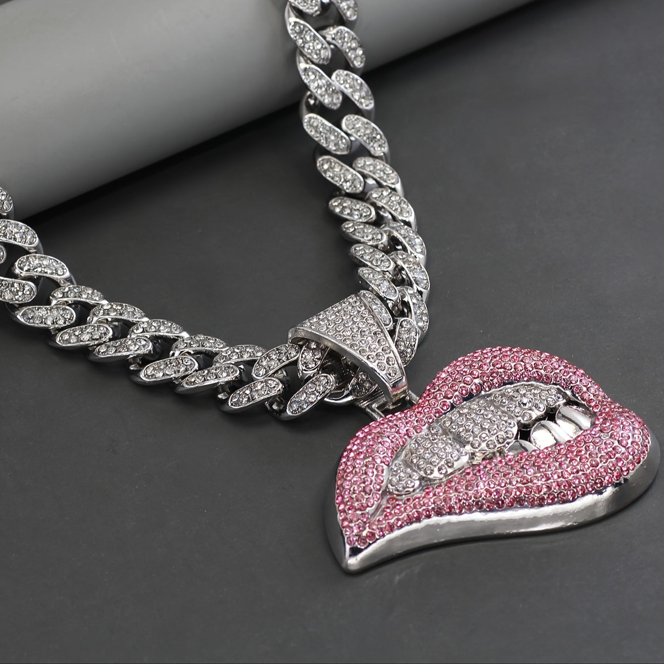 Shiny Lips Pendant Necklace - Unisex Hip-Hop Ice Cuban Link Miami Necklace, 1 Piece SS69